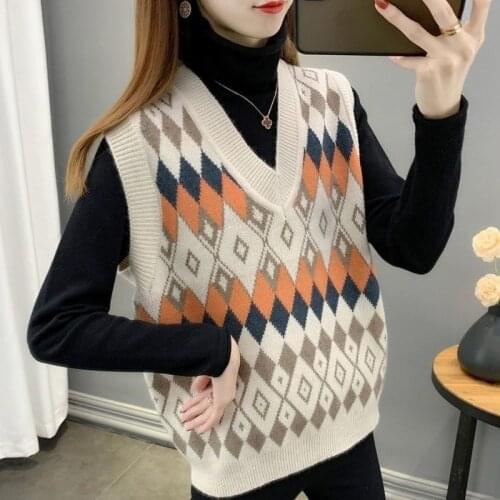 Retro style v-neck sleeveless knitted vest women 2021 autumn and winter fashion new Korean loose wild pullover sweater