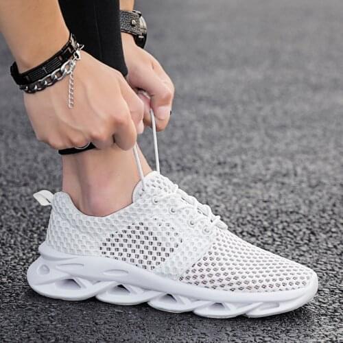 2021 New Outdoor Lightweight Man Running Shoes Mesh Breathable Soft Thick Sole Hole Bottom Training Shoes Male Athletic Sneakers