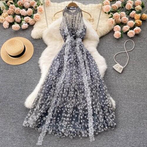 French Temperament Ladies Mesh Embroidery Stitching Lace Dress Halter Neck Floral Long Gown Dress Evening Celebrity Robes M576