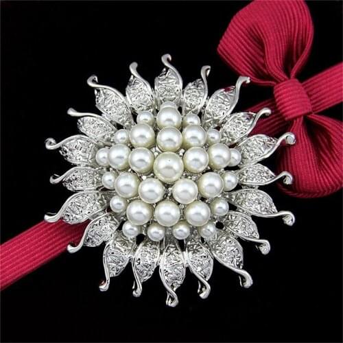 Imitation Pearl Bead Flower Brooch Bouquet for Wedding pin for Women Five Cream Full White Simulated Pearl Brooch