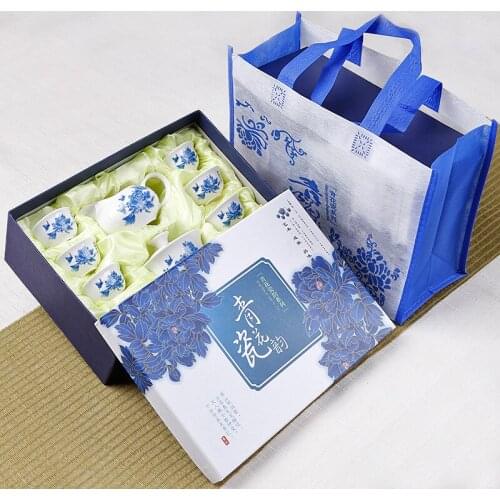 Chinese Tea Set Gaiwan Blue and white porcelain Kung Fu Tea Set Tureen Ceramic Tea Bowl Cup and Saucer with Gift Box