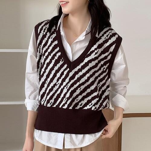 AOSSVIAO Stripe V Neck Knitted Vest Sweater Sleeveless Women Khaki Casual Pullover Black 2021 Autumn Winter Jumper Fashion