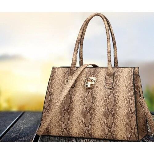 Fashion retro light and versatile one-shoulder messenger portable snake skin texture large capacity casual small square bag