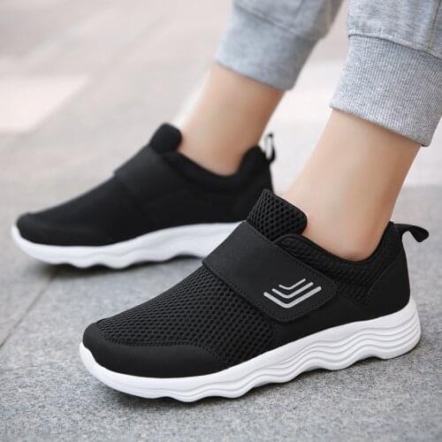 2021 Spring New Men Casual Shoes Lightweight Comfortable Breathable Walking Sneakers Slip On Wearable Fashion Outdoor Loafers