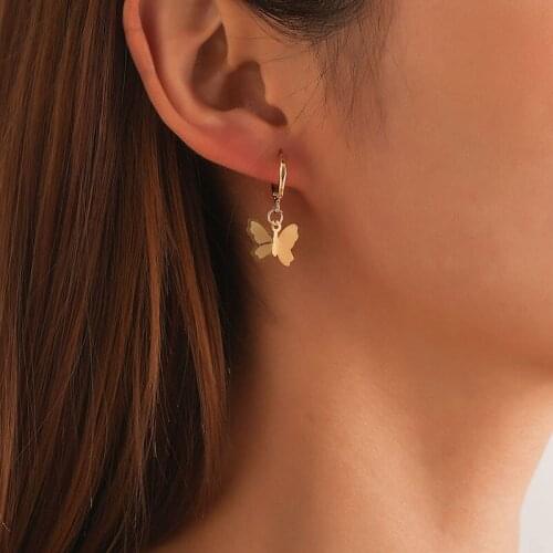 Chic Temperament Cute Butterfly Earrings for Women Simple Geometric Stud Earrings Ladies Fashion Ear Jewelry Brincos YN1843