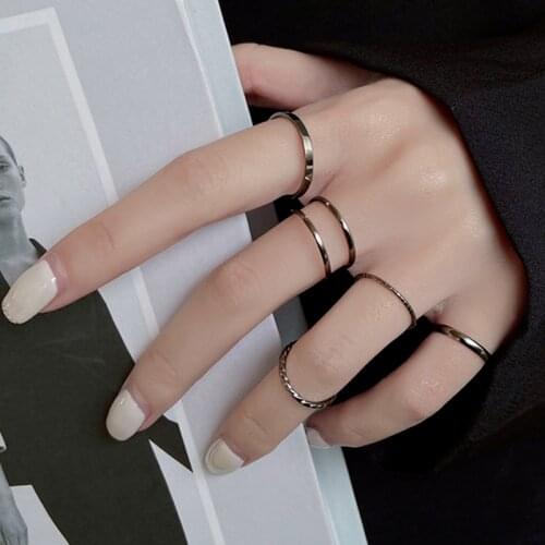5pcs Black Alloy Wind Ring Ring Set Stylish And Elegant Silver Gold Plain Ring Set For Women