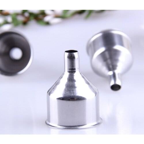 Transfer Funnel Stainless Steel Multifunctional Mini Kitchen Funnel Oil Funnel Mini Metal Funnel Kitchen Oil Liquid Funnel Tools