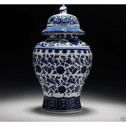 Elaborate Antique Chinese Classical Blue and White porcelain Pot & Lid with Qing Dynasty Qianlong Mark