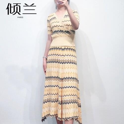 Patads French fashion slim temperament lady V-neck knitted short sleeve T-shirt spring and summer exposed navel s30269e