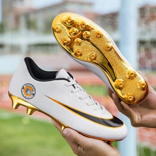 Professional Outdoor Sport Football Shoes Men Fashion Luxury White Spike Soccer Shoes Non slip Breathable Futsal Shoes for Men