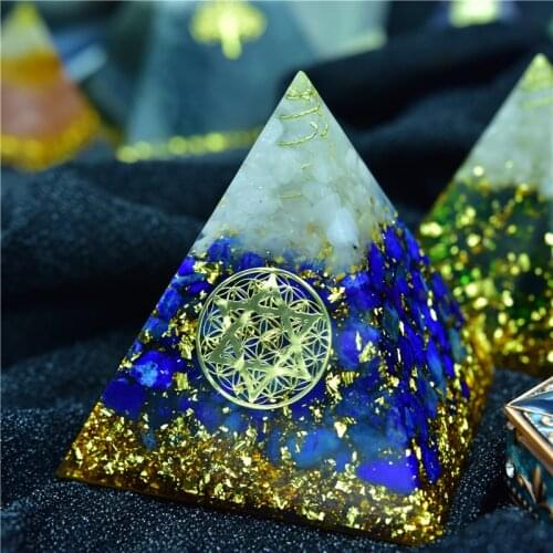 AURAREIKI Orgonite Pyramid Sahasrara Chakra Aura White Crystal Lapis Resin Crafts Growth Wisdom Charm Pyramid Jewelry C0157
