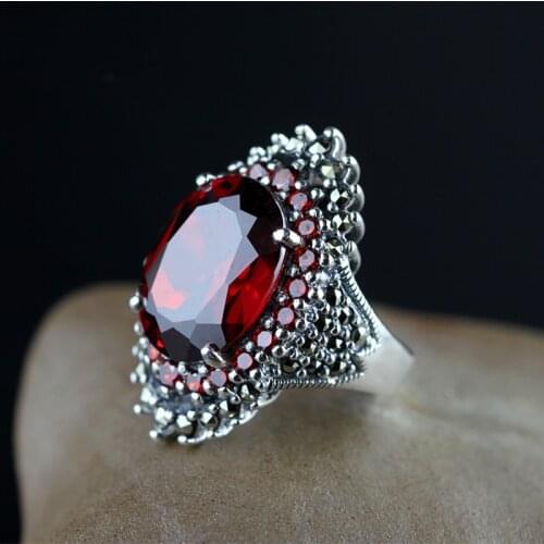 Ms. Thai silver retro finger ring 925 sterling silver inlaid red garnet noble palace paragraph