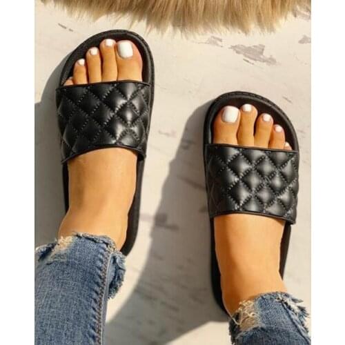 2020 Womens Transparent Sandal Luxury Clear Flats Shoes Summer Casual Slides Ladies Beach Sandals Fashion Sandalia Rasteirinha