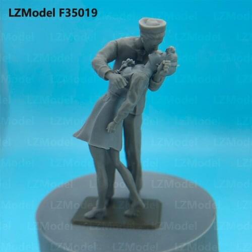 1/35 die-cast 75mm resin soldier needs to be hand-painted in Times Square Victory Day Kiss Character Model Toy Free Shipping