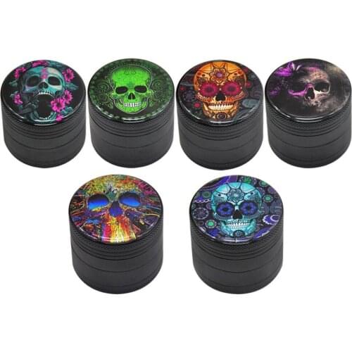 The new 50mm aluminum alloy four-layer cigarette grinder, drop plastic color death skull pattern metal grinder