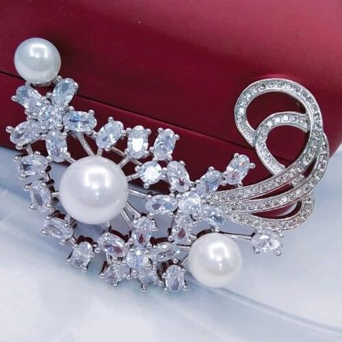 European Style Brooch Trendy Elegant Female Dress Pin Brooch Scarf Buckle Simulated Pearl Brooch Color White CZ Zirconia Broche