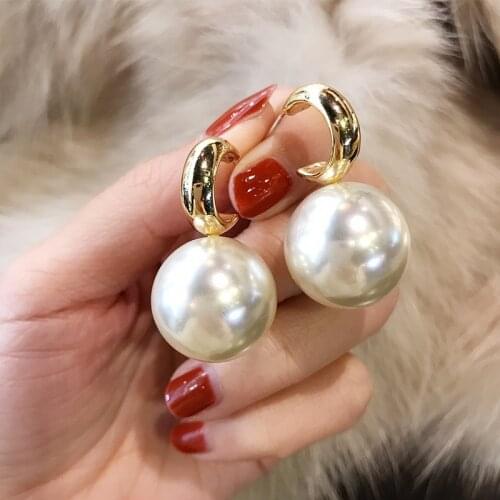 2020 New Womens Earrings Delicate Elegant Round Pearl Earrings for Women Bijoux Korean boucle Girl Gifts Jewelry Wholesale