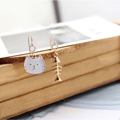 New Cute Asymmetric Cat Fish Earrings Enamel Kawaii Kitten Fishbone Stud Earrings For Women Fashion Cat Face Jewelry Gifts