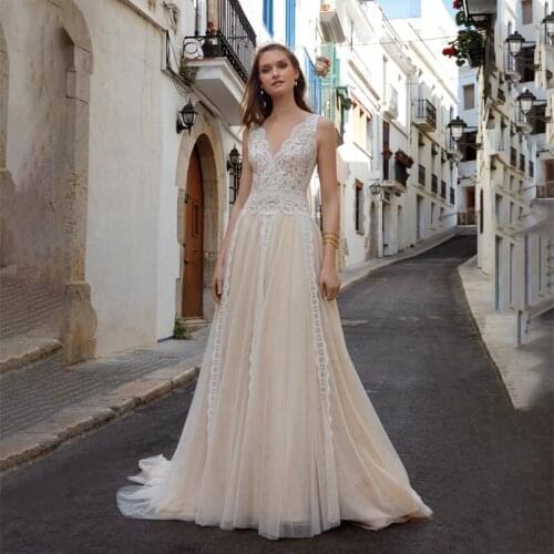 Sleeveless Tulle V-neck Sweep Train Floor-length Backless A-line Sleeveless Boho Lace Wedding Dress 2020 Plus Size Bride