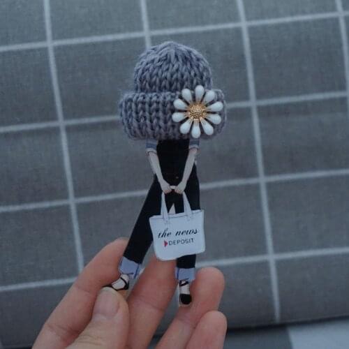 Cute Brooch Pins for Woman Brooches Cartoon Models Acrylic Brooch Clothing bag t-shirt Accessories