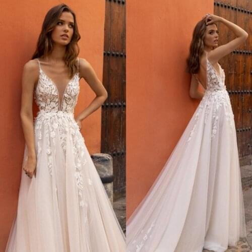 2021 Lace Wedding Dresses Spaghetti Straps Appliques Beading A-Line Bridal Gowns Custom Made Backless Sweep Train Wedding Dress