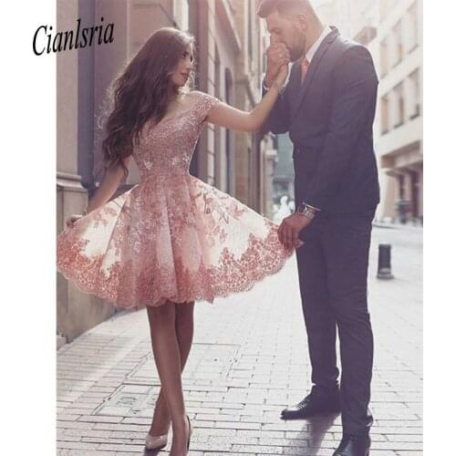 2020 Homecoming Dresses A-line Off The Shoulder Knee Length Tulle Appliques Lace Elegant Cocktail Dresses