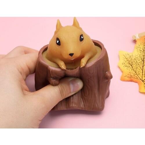 Key chain strange magic squirrel cup decompression cute pet squeeze squeeze surprise tree stump animals vent squirrel cup