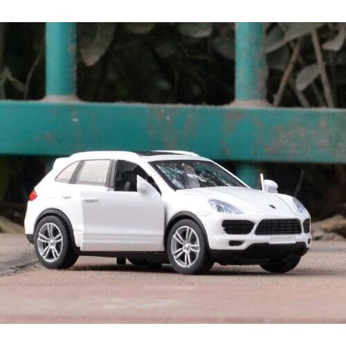 Realistic 1:32 simulation Porsches Cayenne SUV 3 colors Die-cast metal Alloy car model Childrens toys ornaments Sound and light