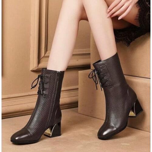 2020 Winter Women BootsThick Heel Boots Mid High Heel Martin Boots Fashion Wild Fashion Boots Plus Velvet Shoes W21-85