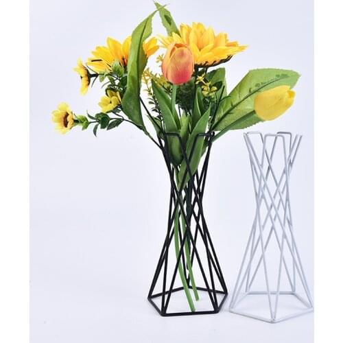 Nordic Style Air Plant Holder Metal Flower Pots Stand Geometric Iron Tillandsia Holder Table Home Garden Ornaments 1Pc