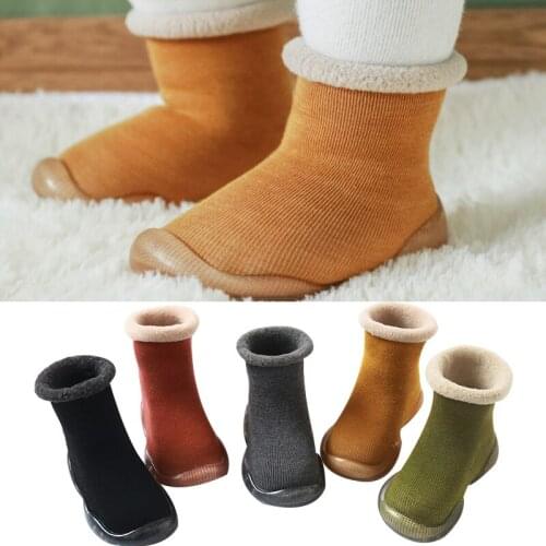 New newborn boy shoes baby antisilp sock shoes Imitation cashmere baby toddler floor shoes non-slip warm rubber soles booties