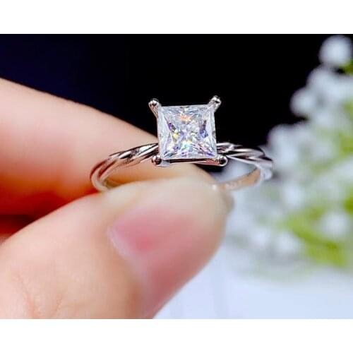 Moissanite 1 carat square diamond ring contains certificate 925 sterling silver, beautiful color