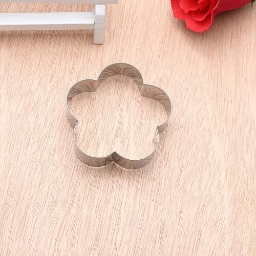 1pcs Plum Blossom Flower Shape Cookie Cutter Cake Decoration Fondant Cutters Tools Cookies Tool Cake Decorating Tools