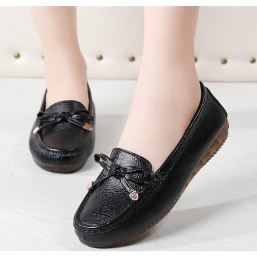 Mother shoes leather middle-aged and elderly new soft-soled comfortable single shoes Korean casual flat-soled peas shoes