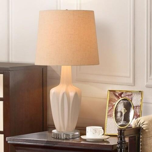 Nordic White Ceramic Bedroom Bedside Lamp American Simple Modern Creative Simple European Style Warm Home Living Room Table Lamp