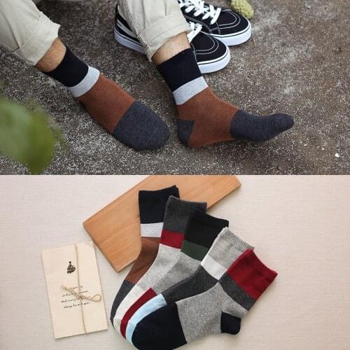 Autumn and winter new style big horizontal bar mens socks Abstract thick stripe splicing color casual mens medium tube socks