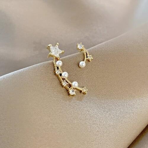 2021 New Contracted Fresh Shiny Crystal Star Drop Earrings Jewelry Fashion Asymmetric Fine Pearl Senior Women Earrings Elegant