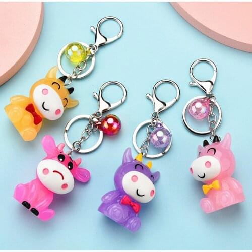 New Creative Fashion Popular Cartoon Glitter Resin Small Cow Keychain Car Key Chains Couple Gift Charm Jewelry Key Ring