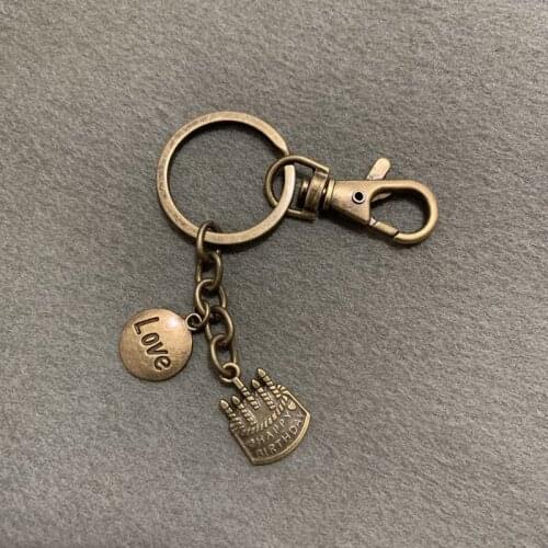 Retro Antique Bronze Love Happy Birthday Key Chains Vintage Punk Pendants Casual Car Key Ring Bag Decoration Gifts Souvenirs
