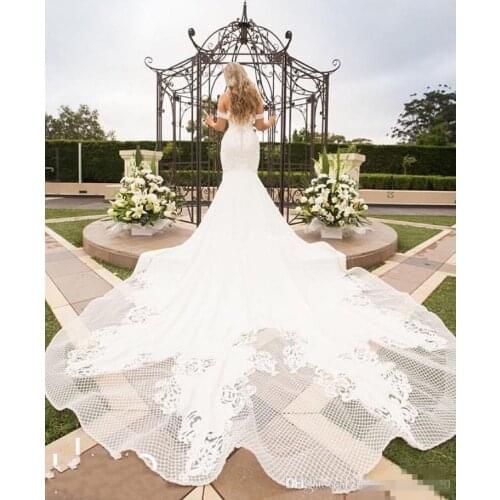 Gorgeous Mermaid Lace Wedding Dresses With Cape Sheer Plunging Neck Bohemian Wedding Gown Appliqued Plus Size Bridal Vestidos De