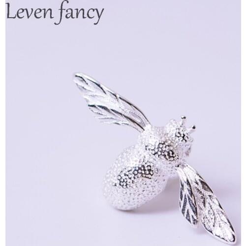 Korean Small Bee Brooch 925 Sterling Silver Cute Animal Insect Collar Needle Clothing Pin Brooches Halloween Chirsmas Gift