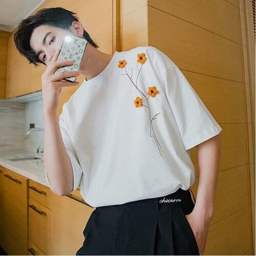 Mens summer half sleeve mens trend simple and loose mens design embroidered short sleeve T-shirt