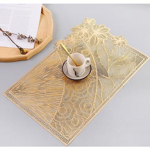 Practical Table Mat Decorative Maple Leaf Design Place Mats Hollow-out Non-slip Flower Heat Insulation Table Mat for Restaurant