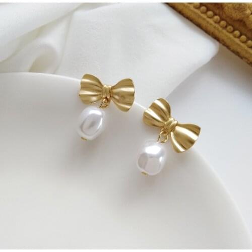 Korean Style Temperament Bow Clip Earrings No Hole Elegant Sweet Simple Style Irregular Pearls Clip on Earrings No Piercing