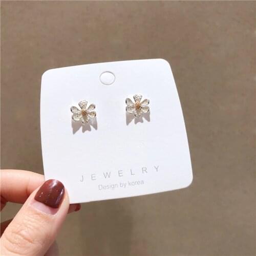 Sweety Lovely Style Simple Retro Fresh Leaf Flower Earrings Sweety Little Daisy Stud Earrings For Girl Accessories Oorbellen
