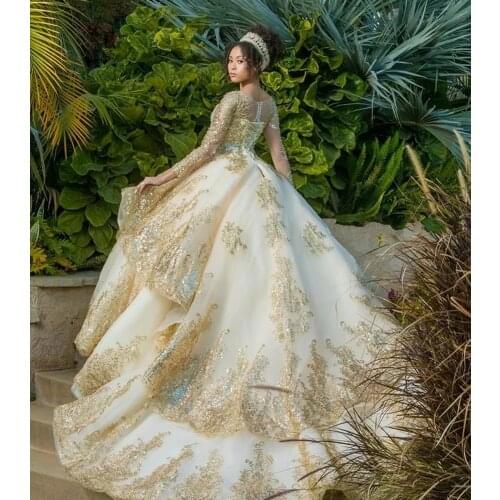 Modernt Ivory Long Sleeve Quinceanera Dresses 2021 Lace Appliqued Sheer Neck Vintage Sweet 16 Girls Debutantes Quinceanera Dress