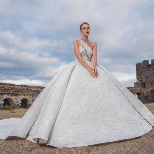 2021 Luxury Lace One Shoulder Bridal Wedding Dresses In Dubai Church With Long Train Wedding Gowns Plus Size Satin