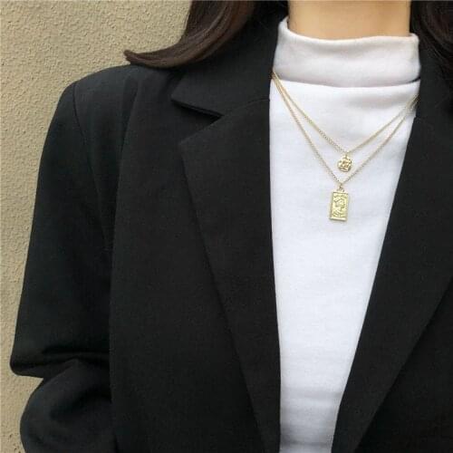 Adolph Personality Punk 2 Layered Queen Square Pendant Necklace for Women Multilayer Chain Sweater Choker Necklaces Jewelry New