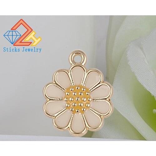 10 PCS / lot Fashion Charms Light KC Gold Flower Shaped Zinc Alloy Pendant Necklace Trendy Accessories