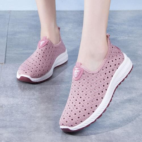 Mesh Shoes Women Summer Old Beijing Cloth Shoes Womens Shoes Breathable Hollow Mesh Casual Sneakers Women Middle-aged Mom Shoes